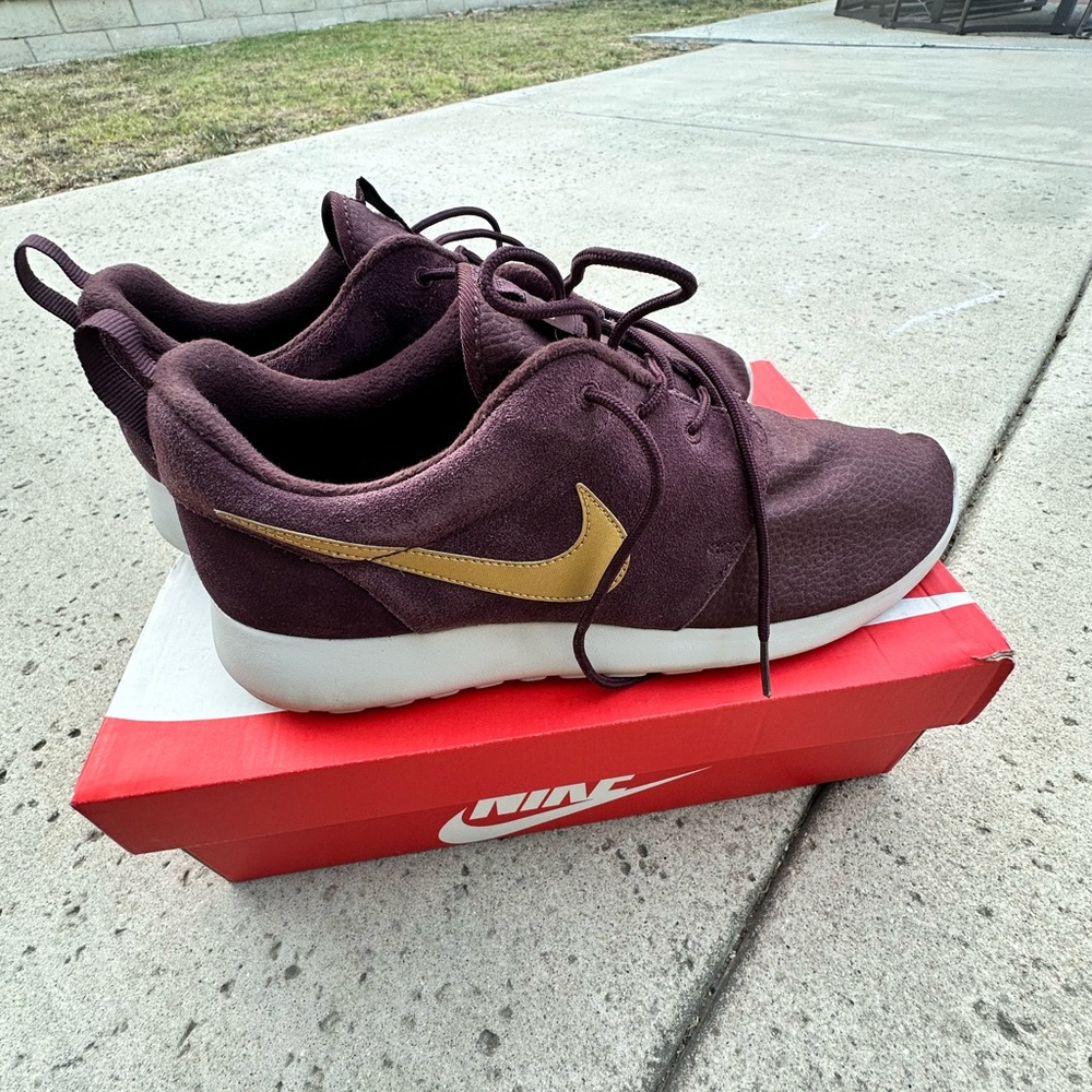 Nike Roshe One Suede Sz. 11